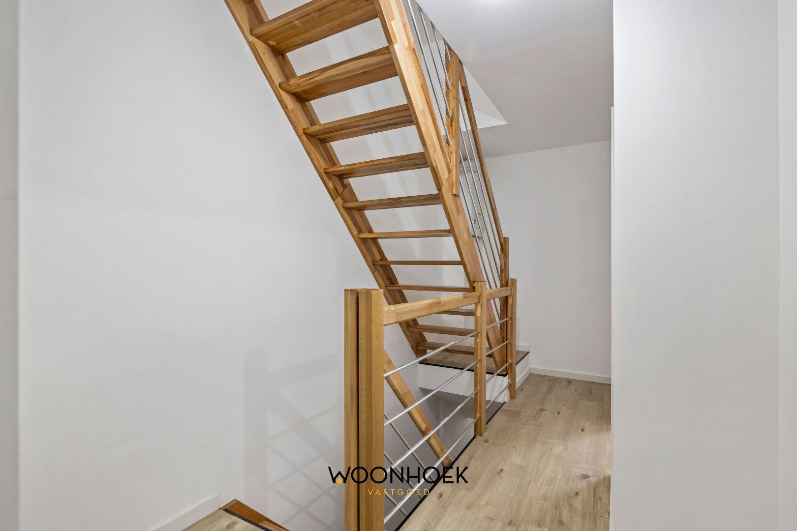 Gerenoveerde, 4-slpk woning met 2 badkamers en tuin! foto 21