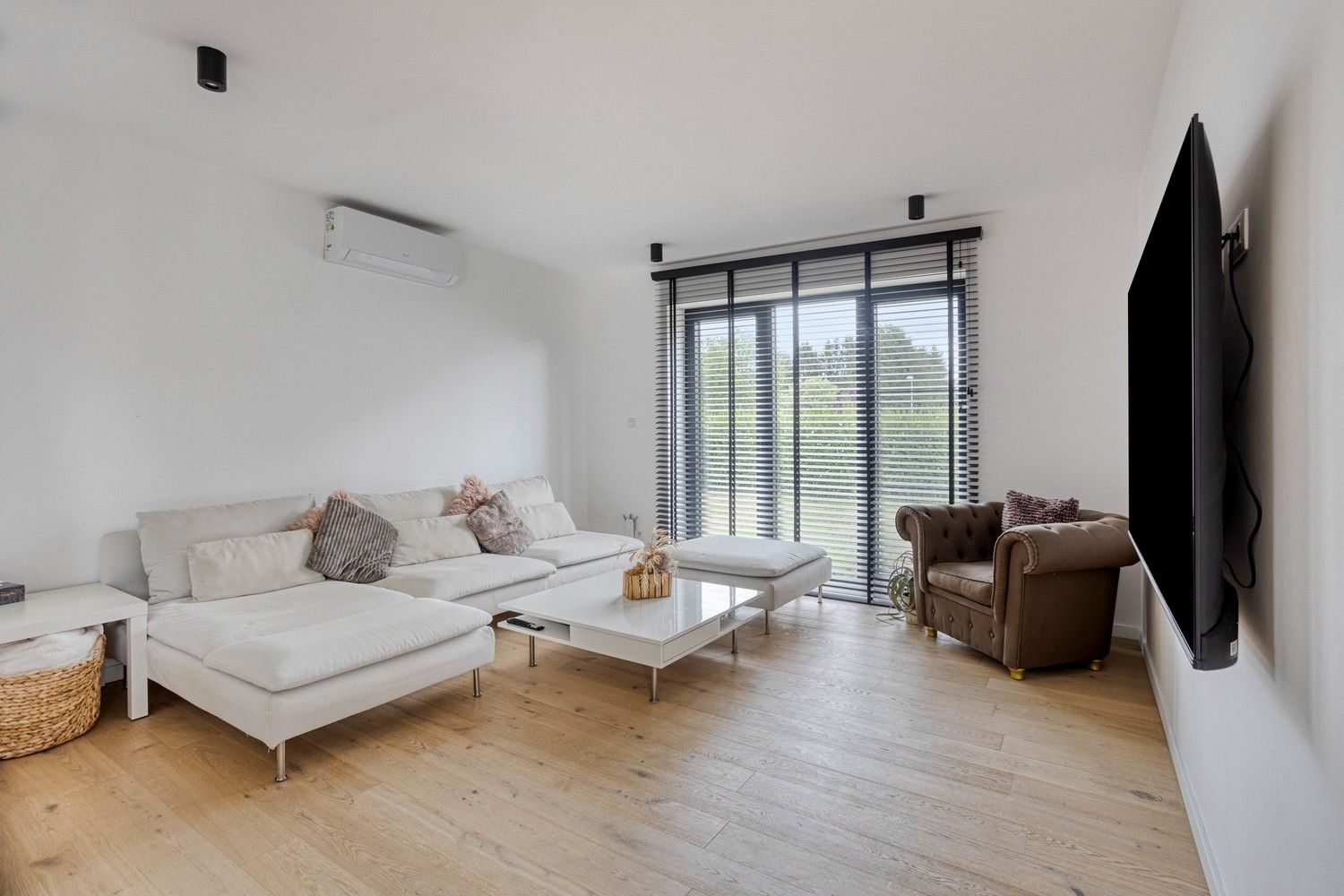 Volledig gerenoveerde woning met 5 slaapkamers en bijgebouw met diverse mogelijkheden foto 6