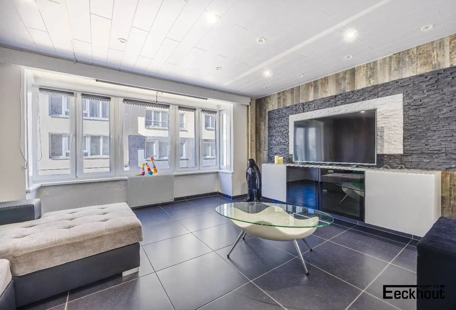 Instapklaar appartement op enkele passen van het strand! foto 4