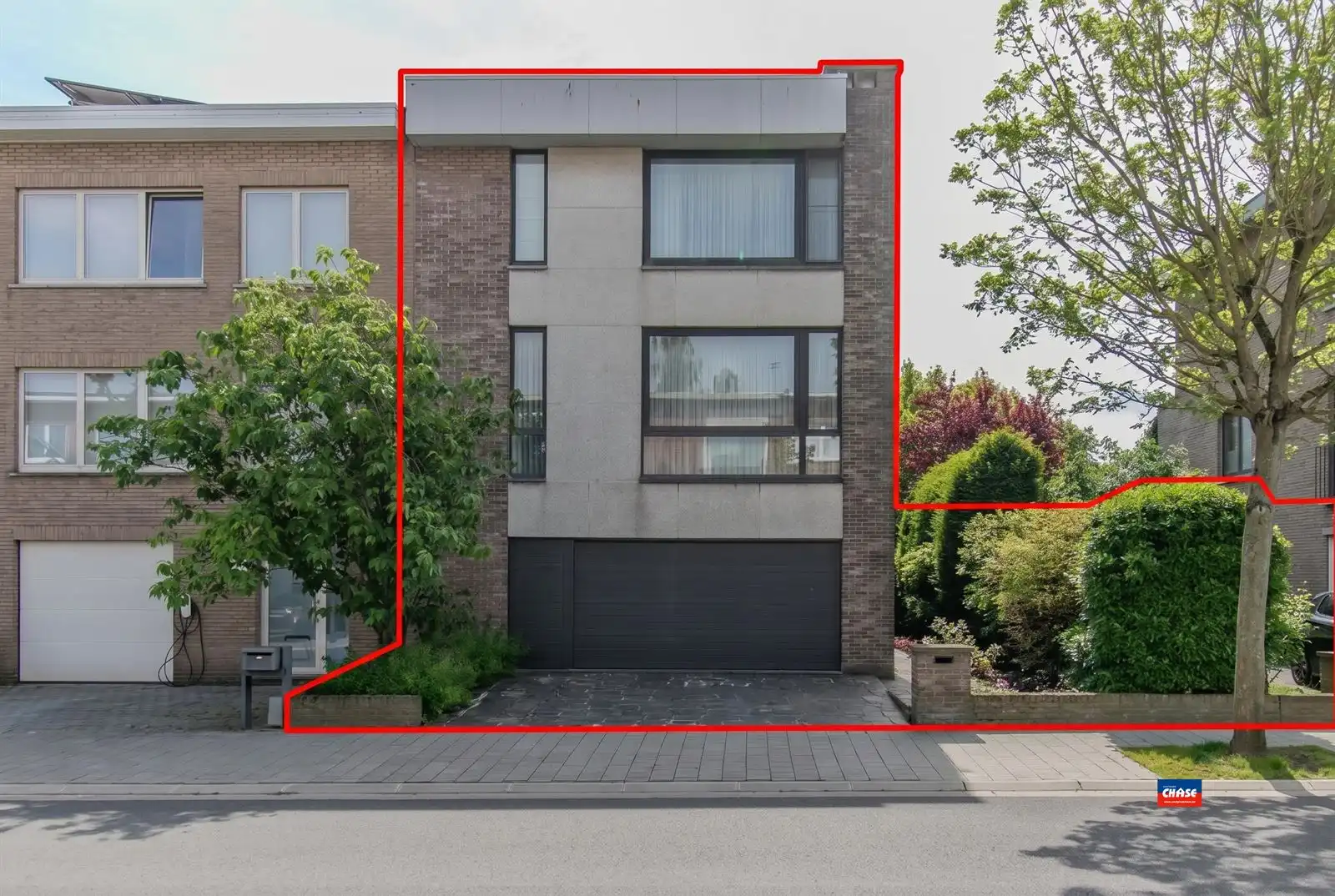 Hoofdfoto van de publicatie: Uitzonderlijke HOB met 3 à 4 slpks, tuin en garage