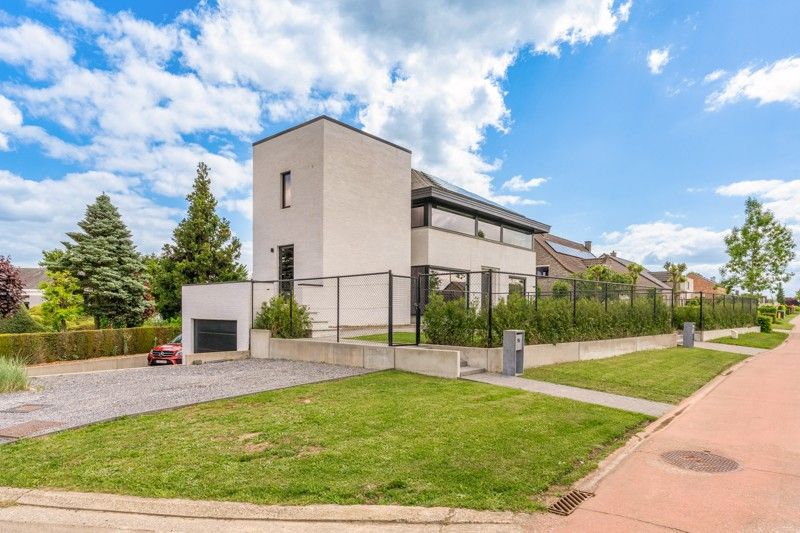 Zeer ruim en stijlvol penthouse met tuin en garage foto 30