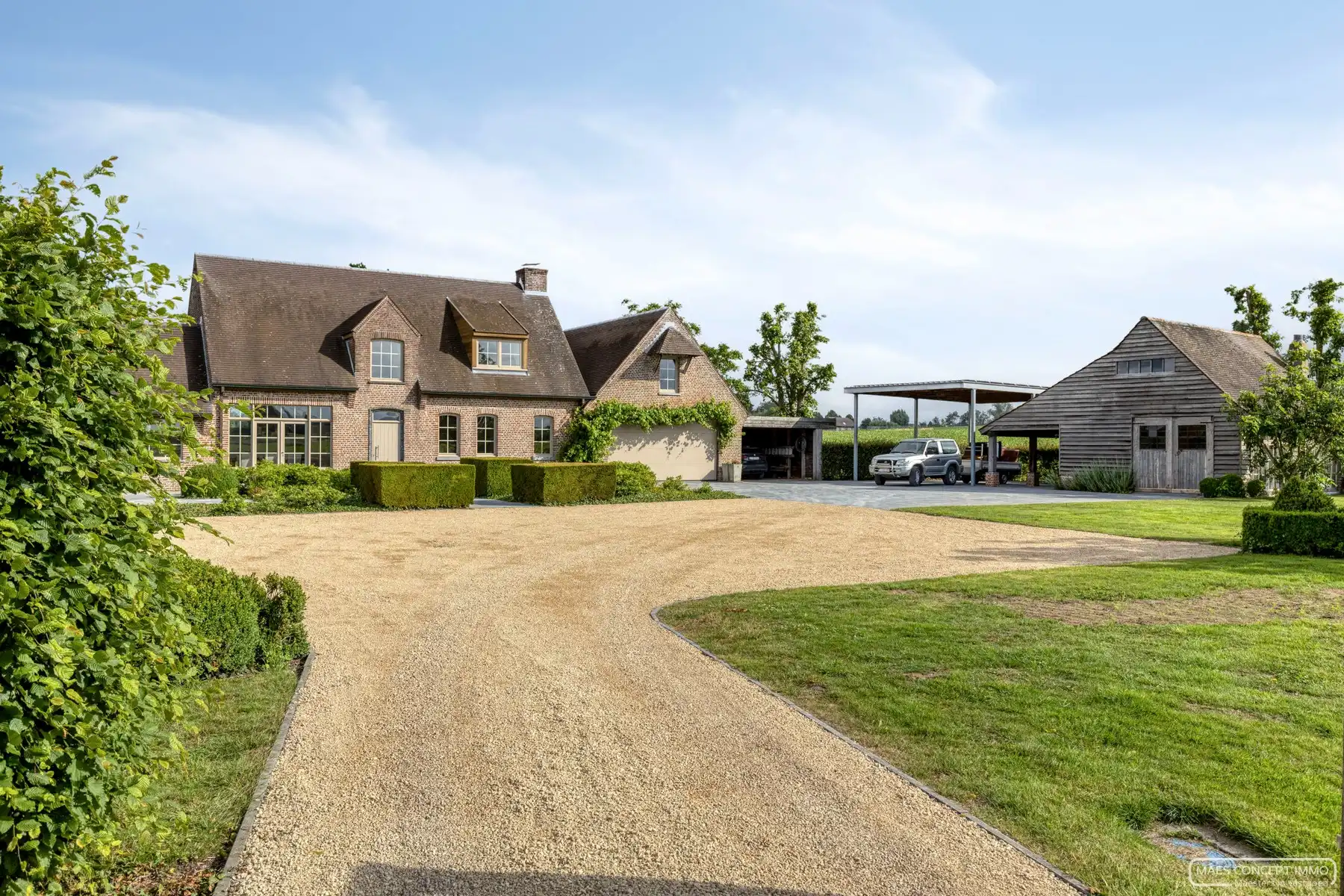 Uitzonderlijk gelegen villa met polyvalent bijgebouw op 3500 m², omringd door groen en landerijen foto 4