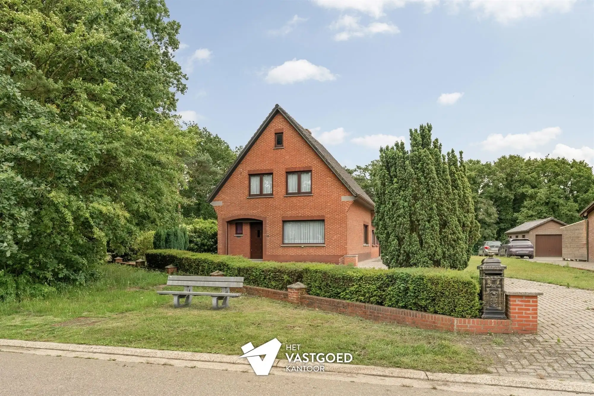 OP TE FRISSEN KARAKTERVOLLE WONING UITERST RUSTIG GELEGEN TEN MIDDEN VAN HET GROEN OP EEN PERCEEL VAN 20A16CA TE OOSTHAM foto 30