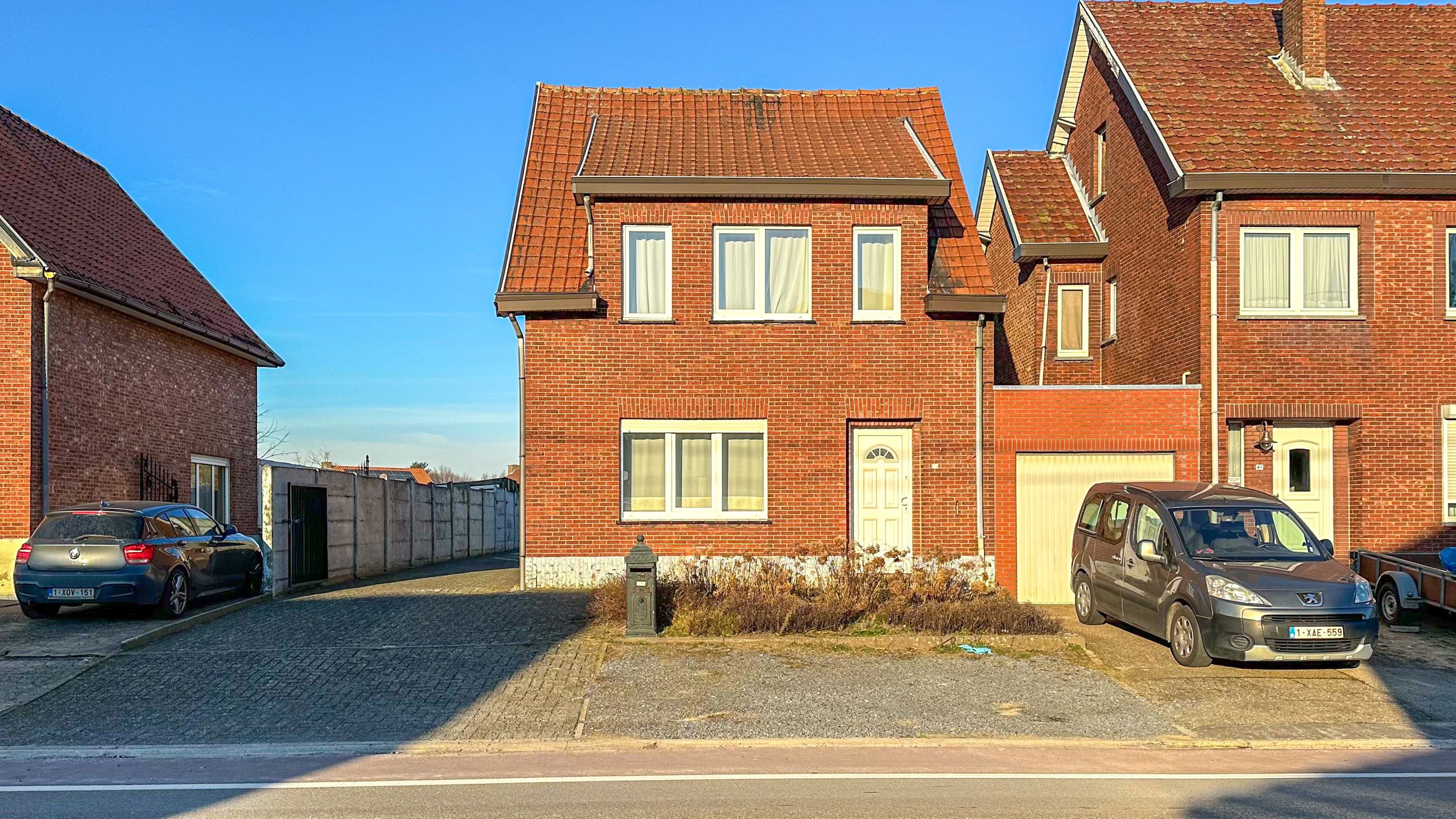 Hoofdfoto van de publicatie: Half open gezinswoning, centraal gelegen, met 3 slaapkamers!