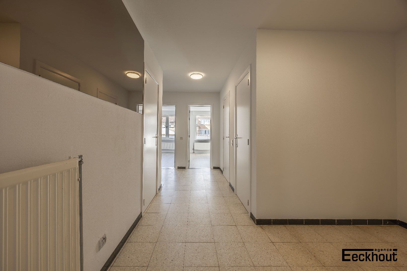 Lichtrijk appartement van 101m2 met supplementair 26m2 terrassen op gunstige ligging te Oostende! foto 6