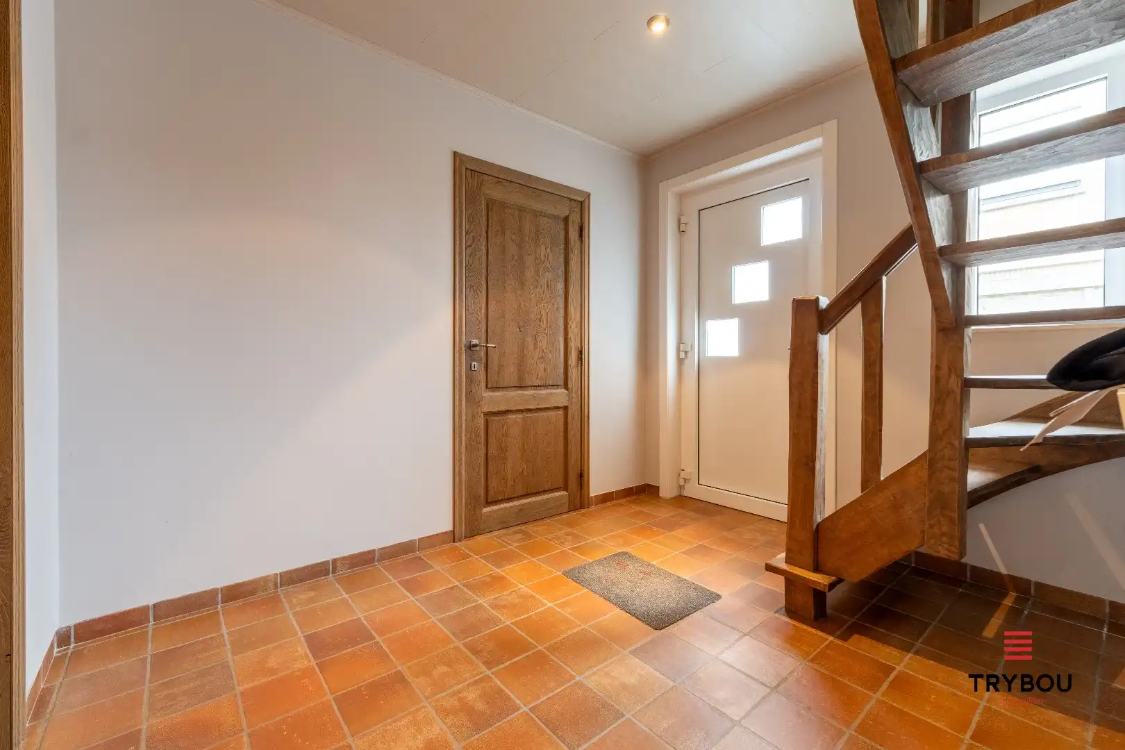 Instapklare gezinswoning met ruime tuin en dubbele garage in Poelkapelle foto 3