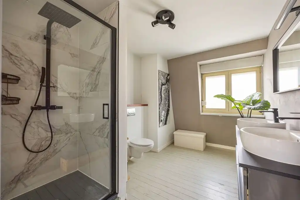 Instapklare woning met zonnige tuin dichtbij Rivierenhof foto 16
