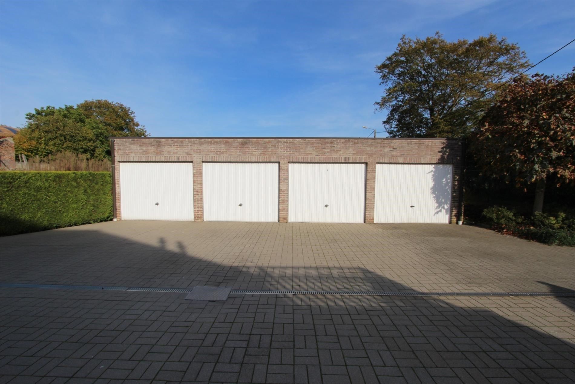 MOOI GELIJKVLOERS APPARTEMENT MET GROOT TERRAS + GARAGE foto 10