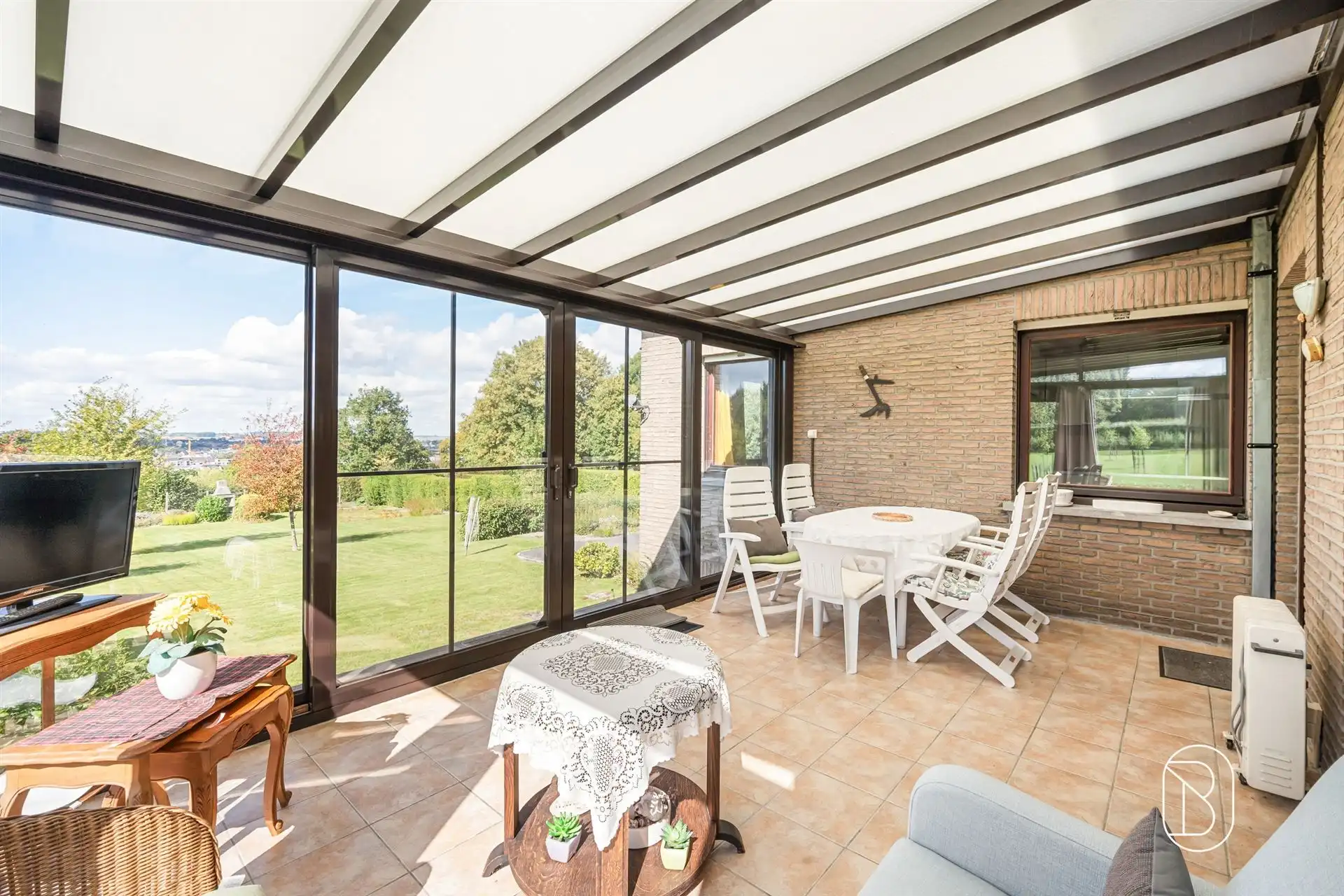Degelijke villa met prachtig open zicht. foto 17