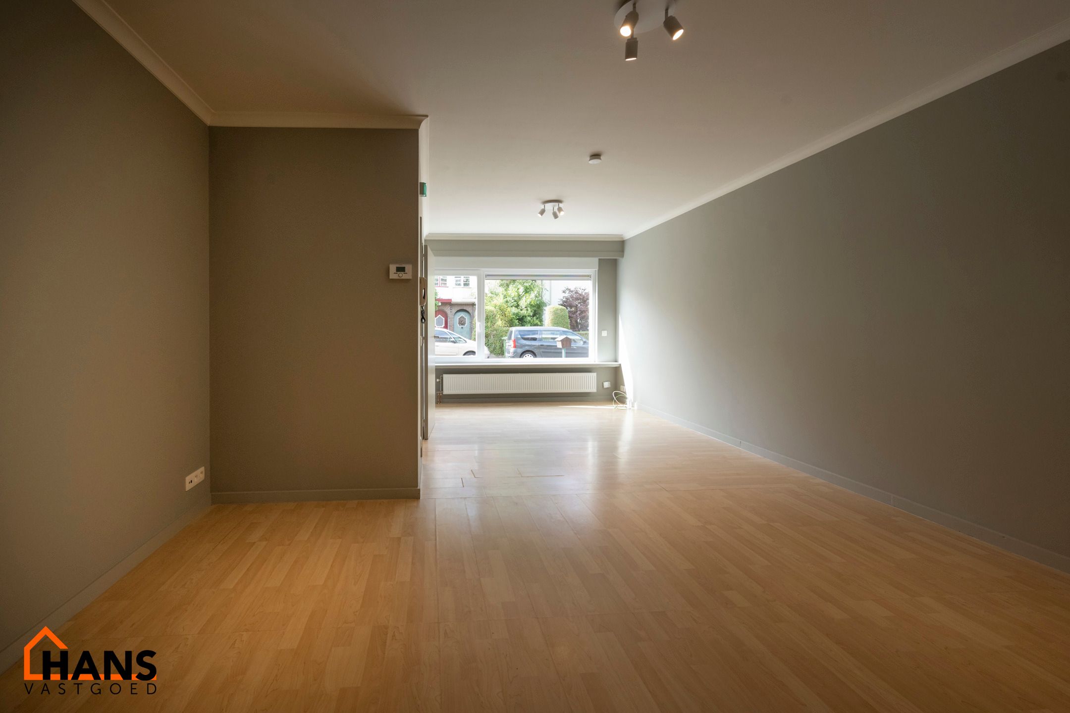Gerenoveerd gelijkvloersappartement met tuin. foto 2