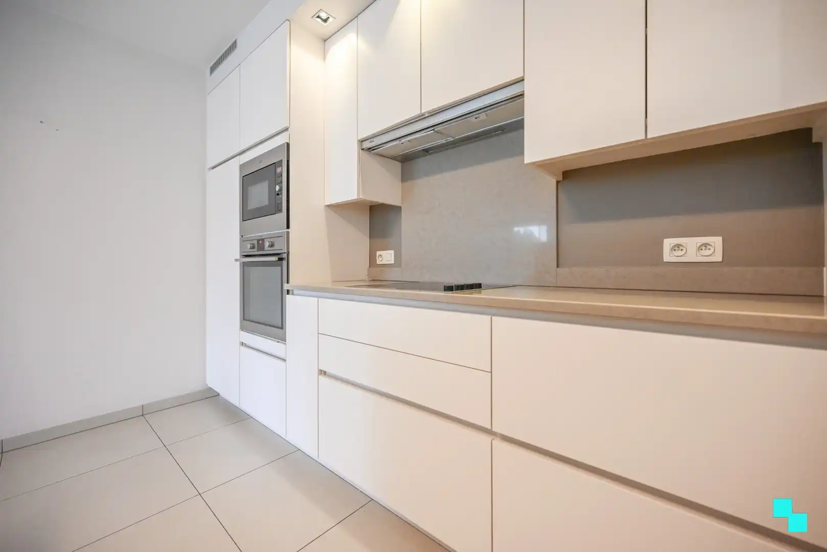 Riant 3-slaapkamerappartement met zicht op de vaart te Izegem foto 11