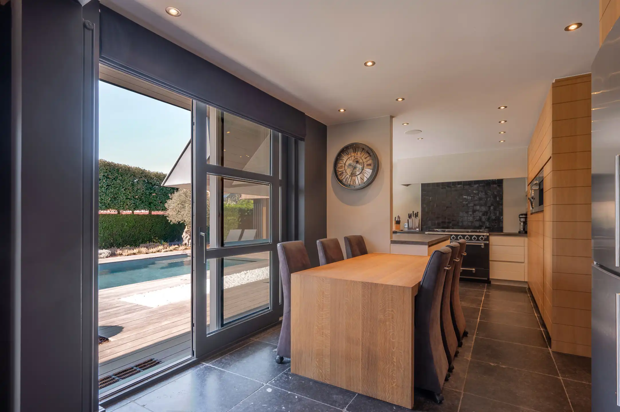 Tijdloze villa met buitenzwembad en exclusief poolhouse foto 11