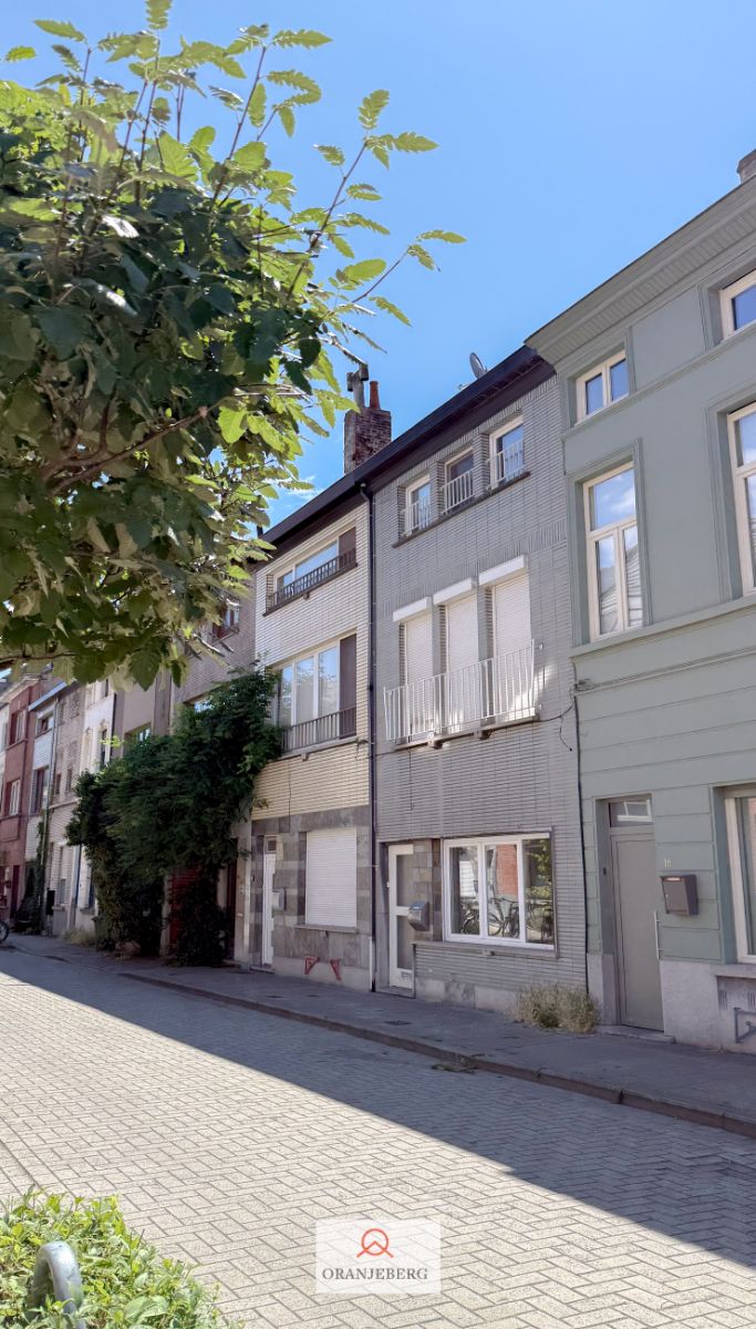 Ruime gerenoveerde burgerwoning nabij de Visserij foto {{pictureIndex}}
