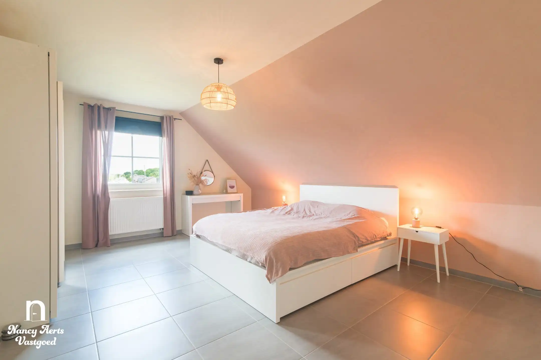 Instapklaar duplex-appartement met terras en 2 parkings foto 16