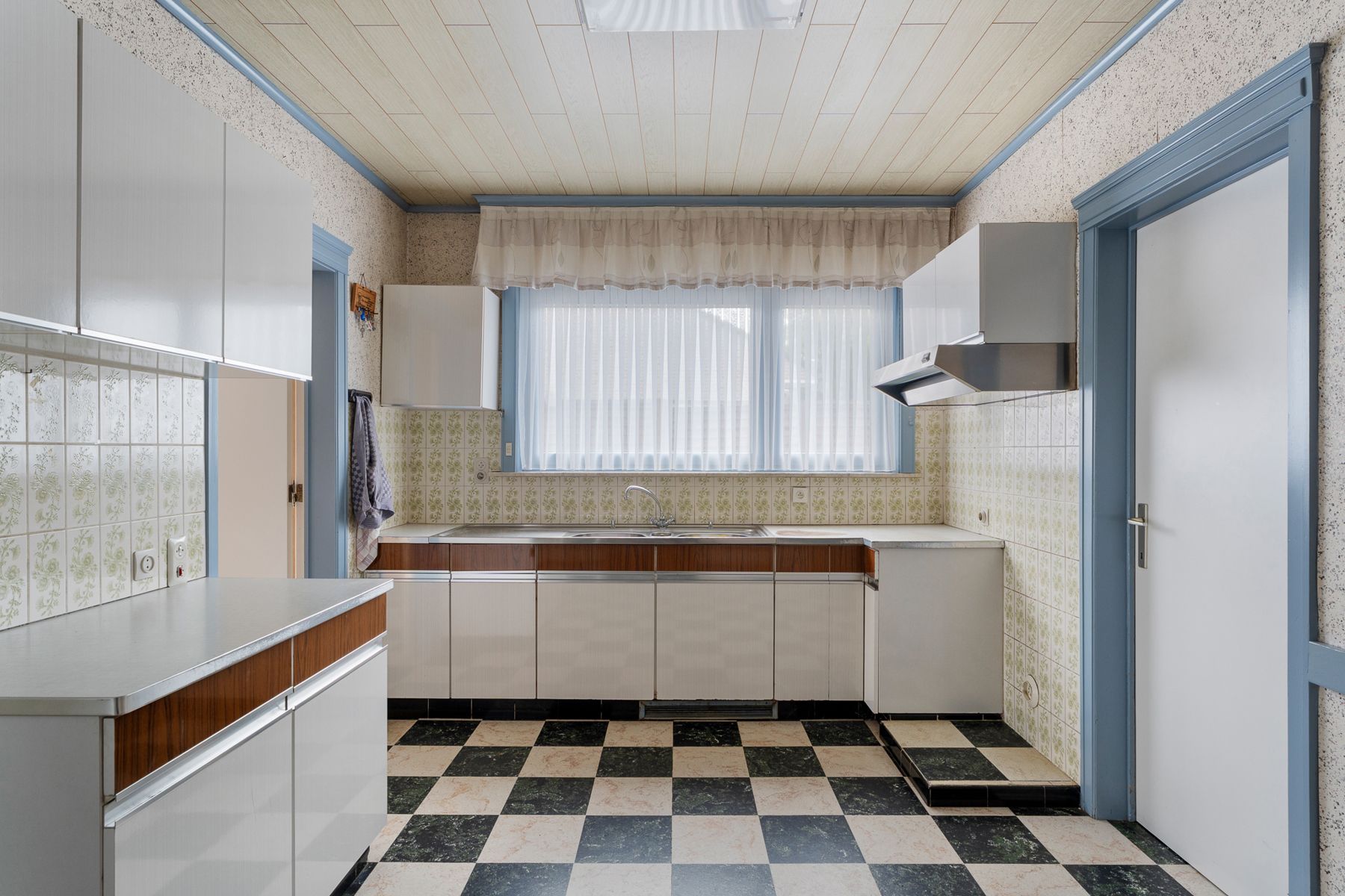 Woning met magazijn/atelier van 412 m² in Ingooigem foto 6