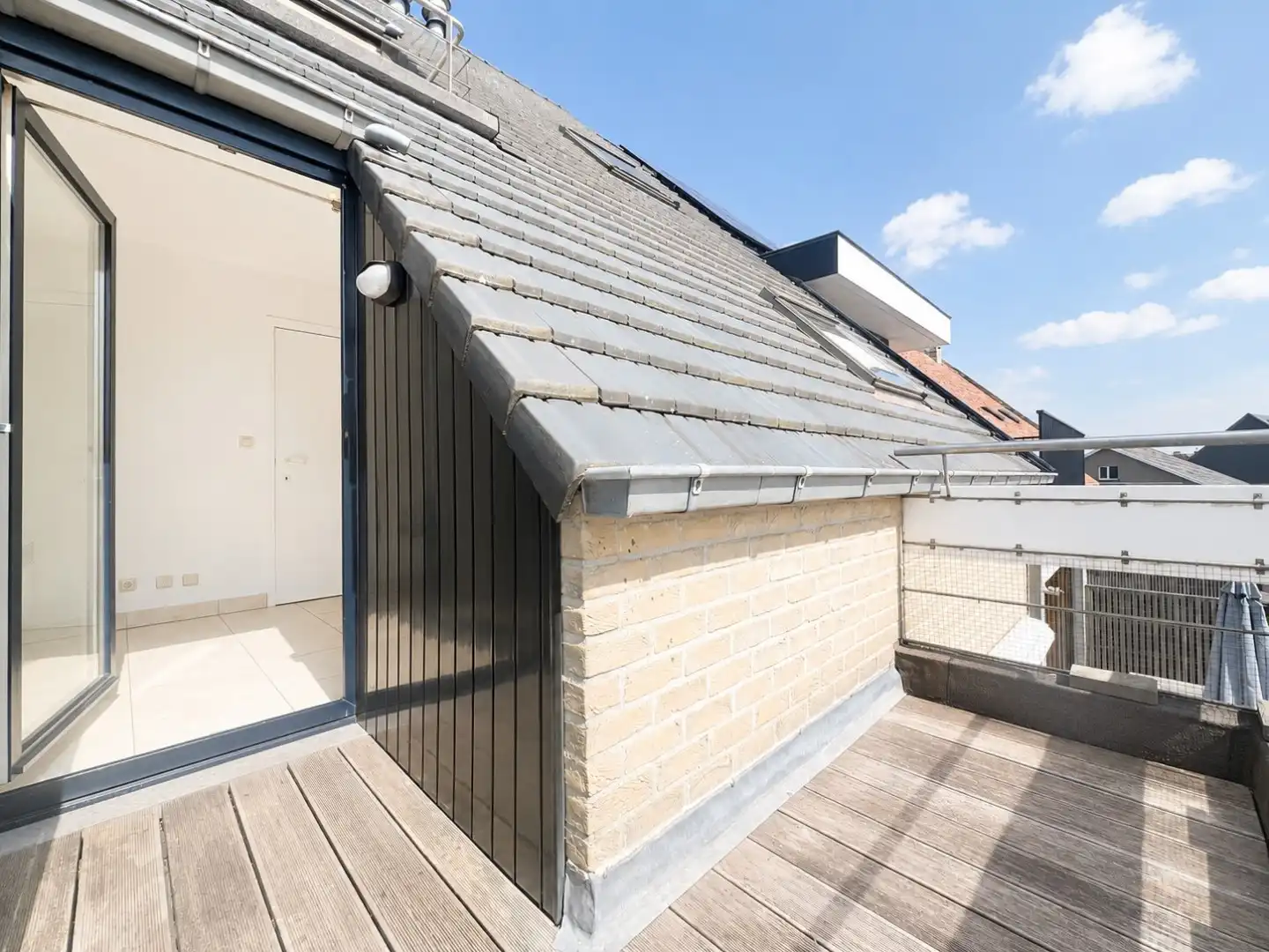 Opgefrist 2-slaapkamerappartement met 2 terrassen en garagebox in centrum Knesselare foto 12