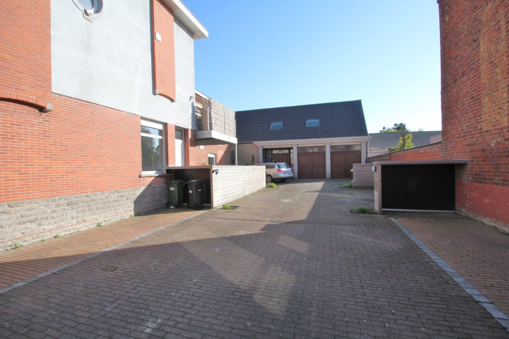 GERENOVEERD APPARTEMENT MET GEZELLIG TERRAS EN AUTOSTANDPLAATS foto 11