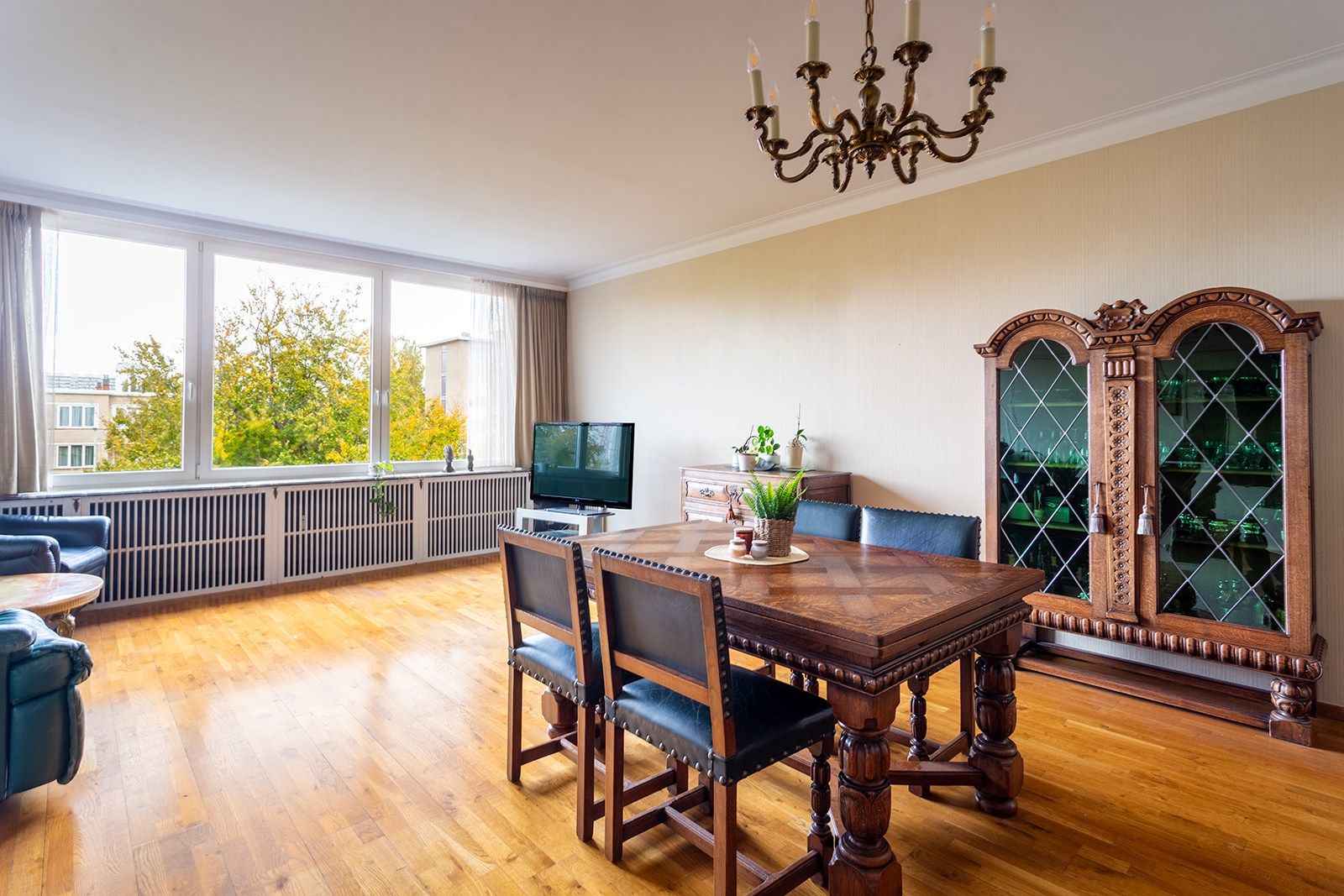 Ruim en lichtrijk appartement met 3 slaapkamers op centrale ligging foto 2