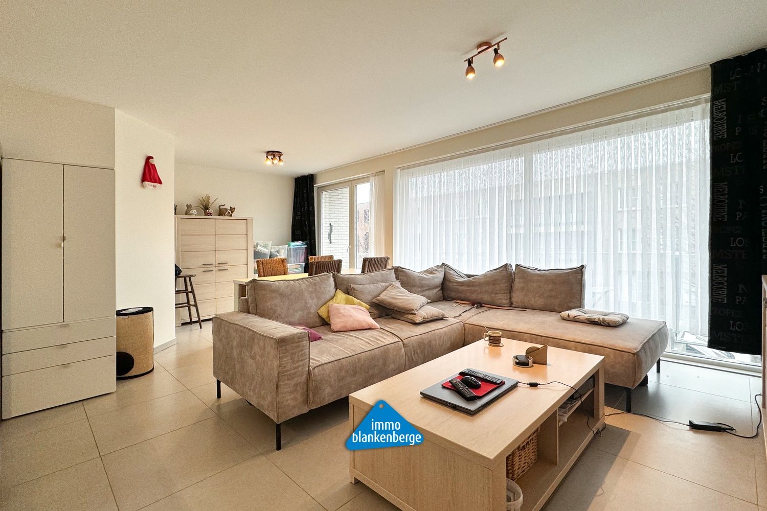 Ruim en modern appartement met twee slaapkamers foto 2