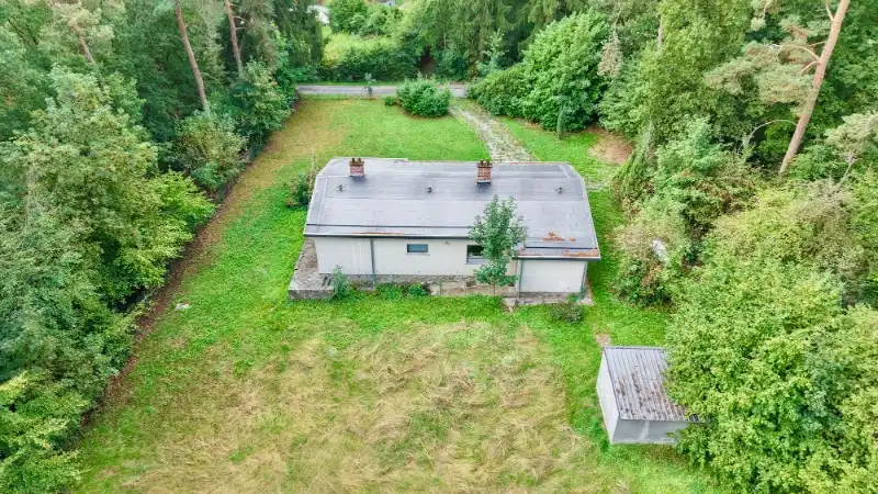 --- NOUVEAU --- Bungalow quatre façades avec 2 chambres, garage et grand jardin dans un environnement verdoyant. foto 18