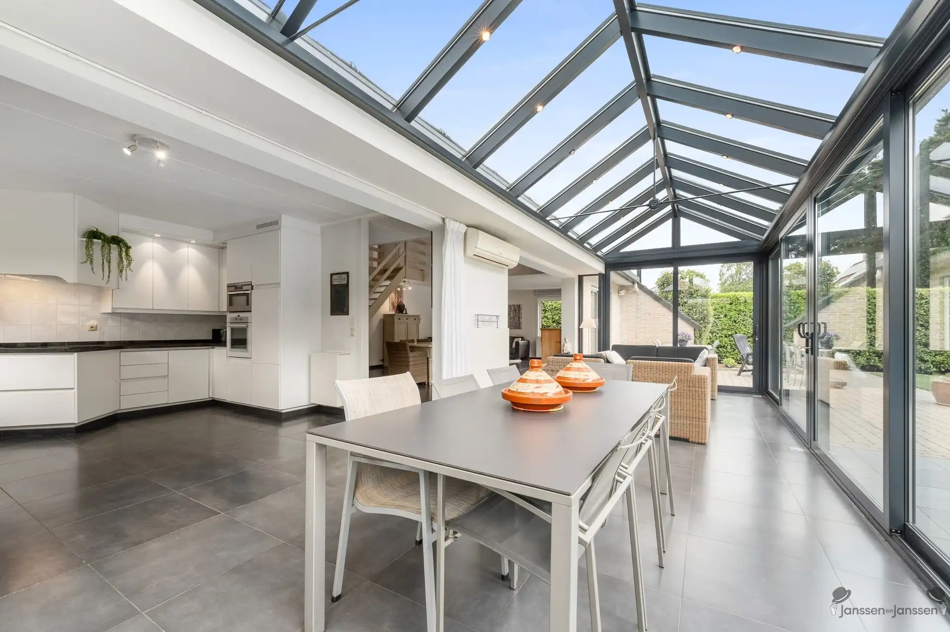 Prachtige lichtrijke villa met 4 slaapkamers op 826m². foto 7