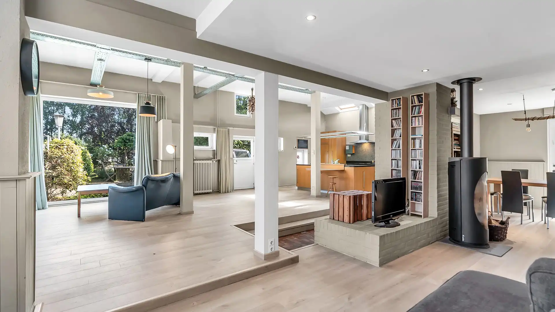 Authentieke hoevewoning met 4 slaapkamers, royale leefruimtes en idyllische ligging in het rozendorp Geistingen foto 9
