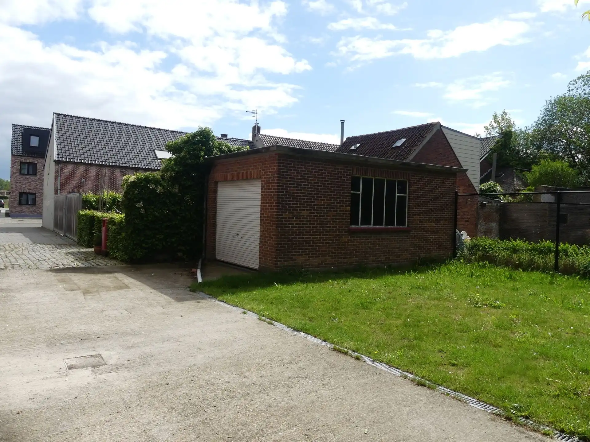 Instapklare gezinswoning met 3 slaapkamers en garage! foto 8