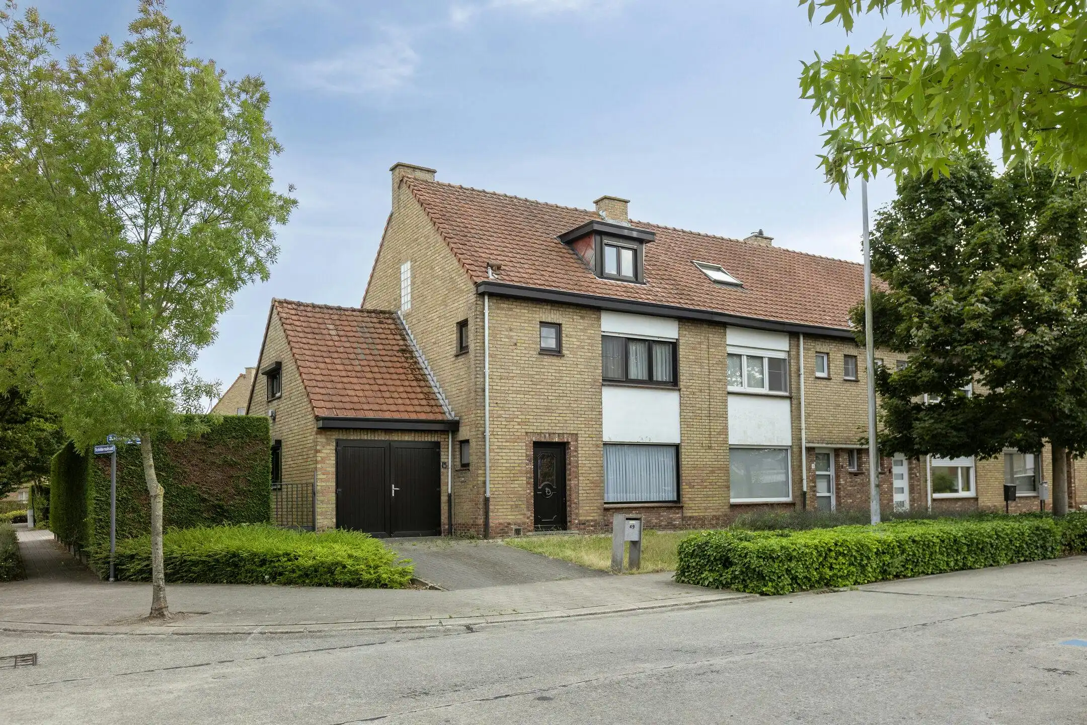 Ruime gezinswoning met tuin te koop in Roeselare foto 2