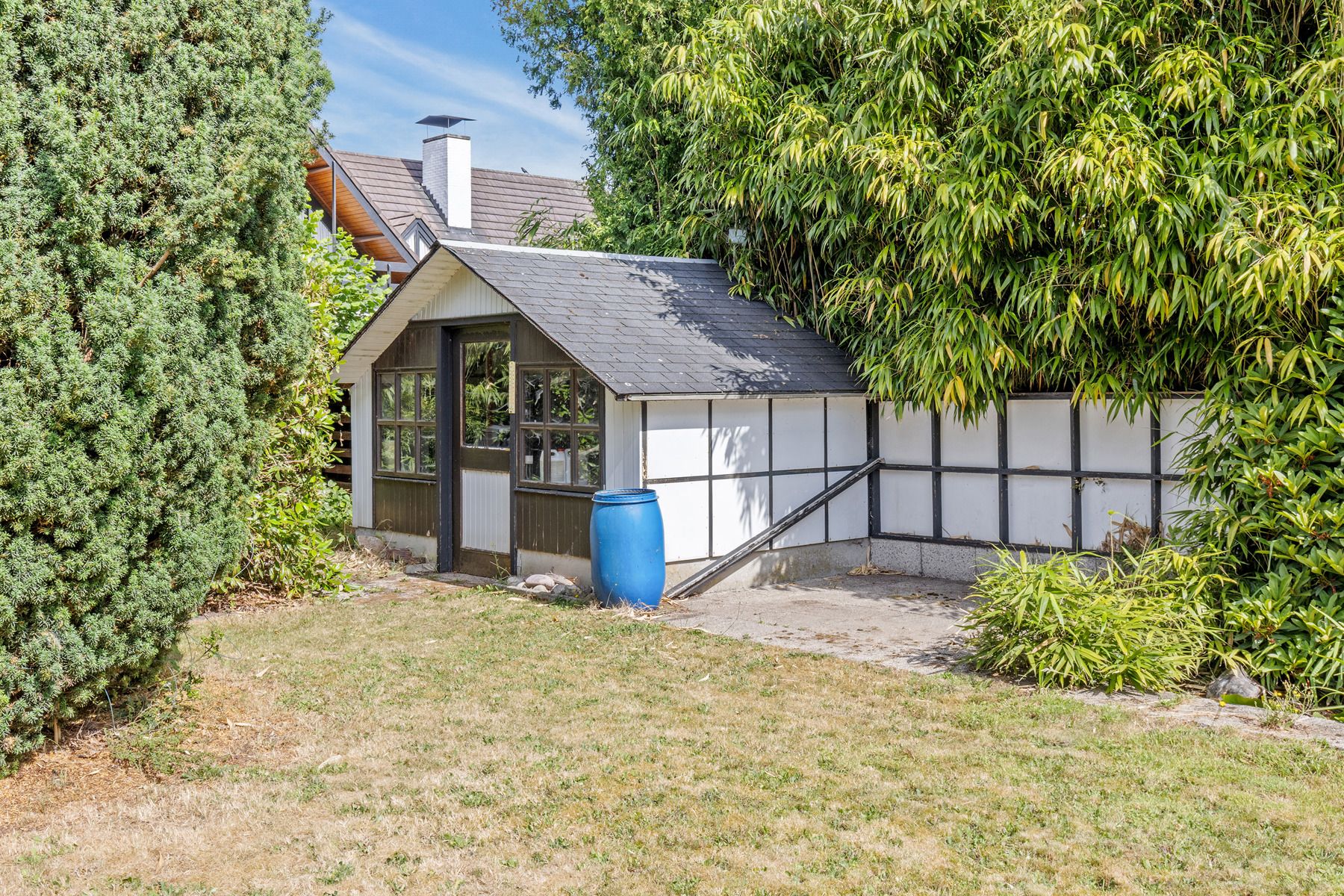 Geheel te renoveren / te slopen woning in residentiële wijk foto 20