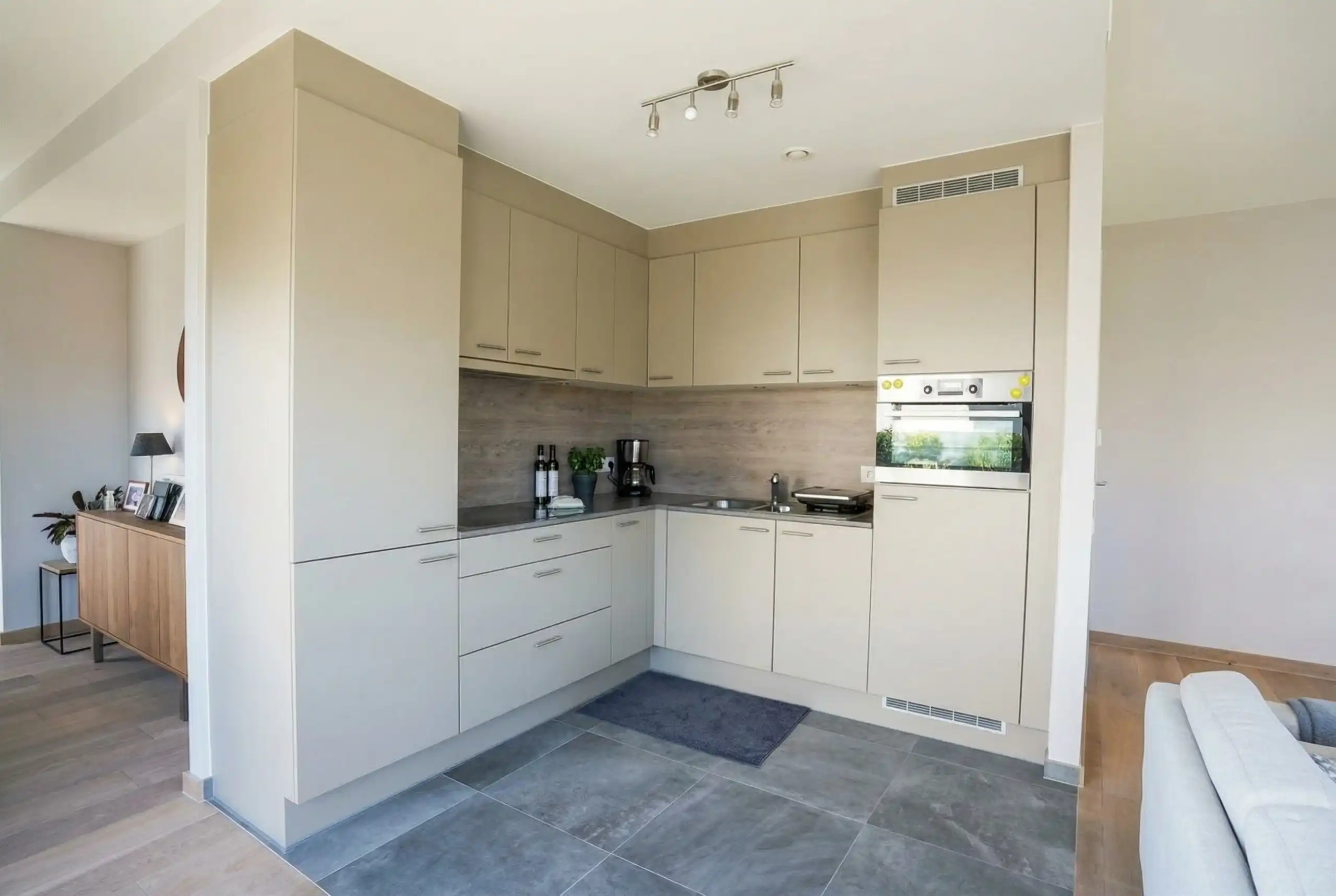 Onweerstaanbare serviceflat met grote staanplaats en terras! foto 11