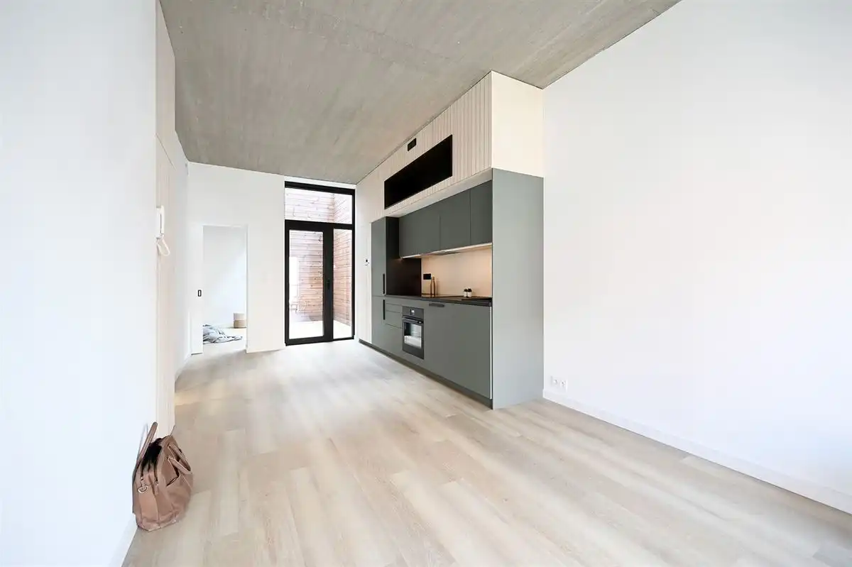 Top gerenoveerd gelijkvloersappartement foto 8