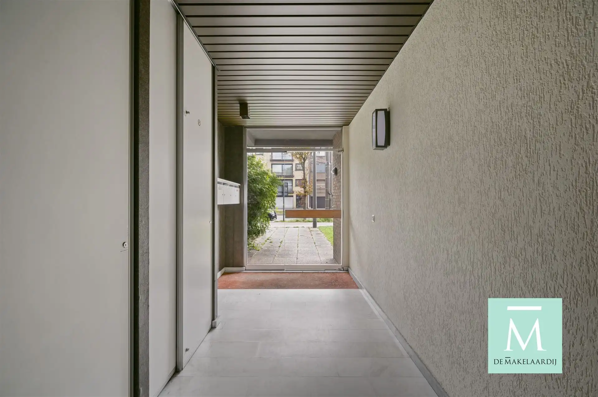 Ruim appartement met 2 slaapkamers en terras in Merksem foto 4