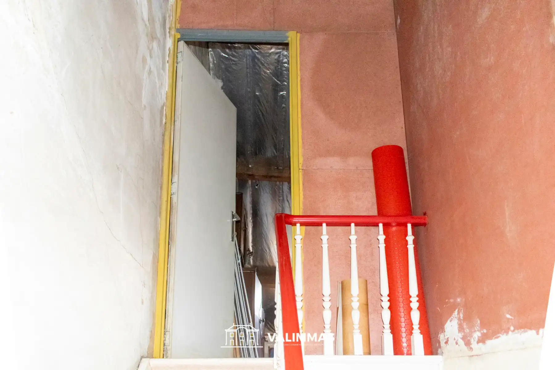 Degelijke, maar nog op te knappen rijwoning met tuin... foto 14