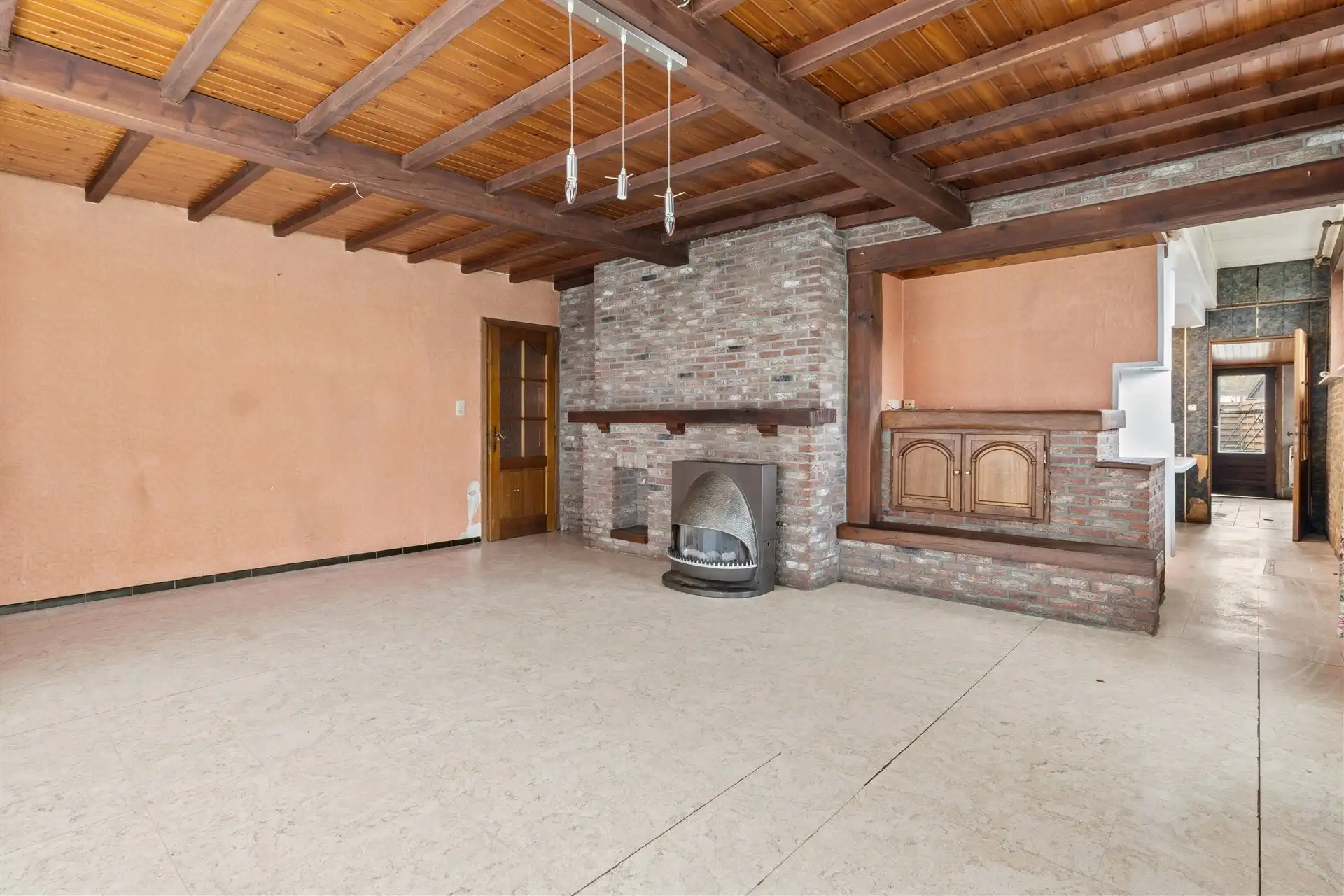 Te renoveren half open bebouwing met garage op centrale ligging te Oudegem foto 3