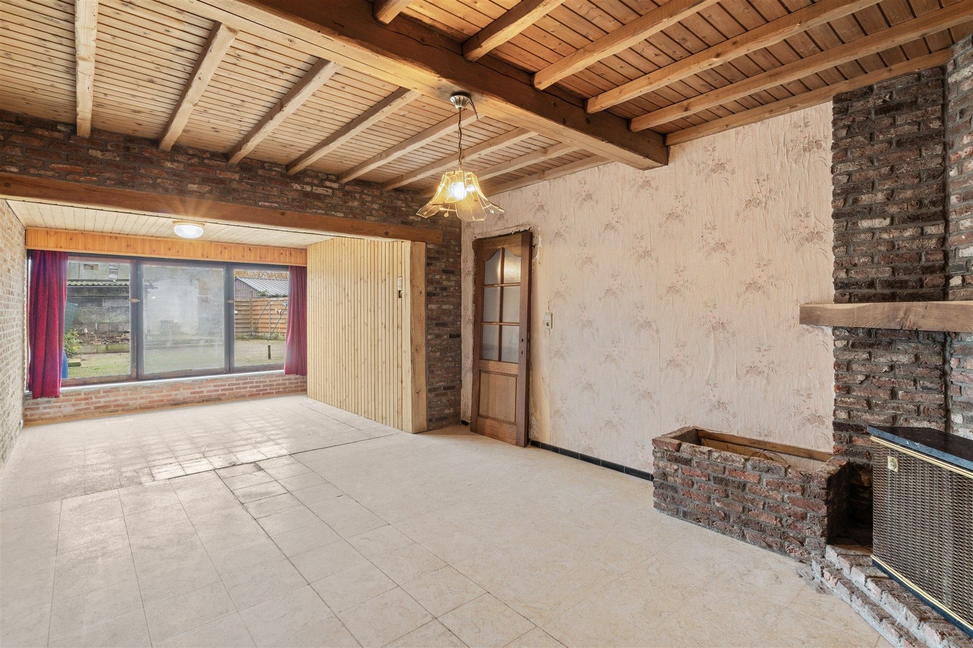 Te renoveren half open bebouwing met garage op centrale ligging te Oudegem foto 3