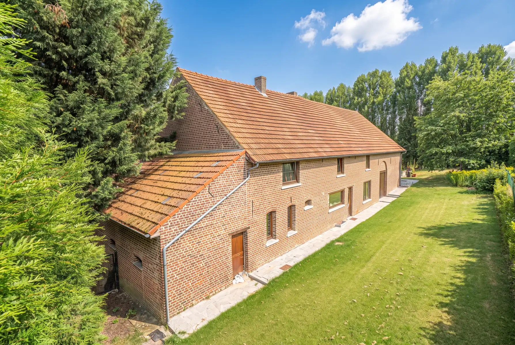 Karaktervolle woning op een perceel van 1.228 m²  foto 2