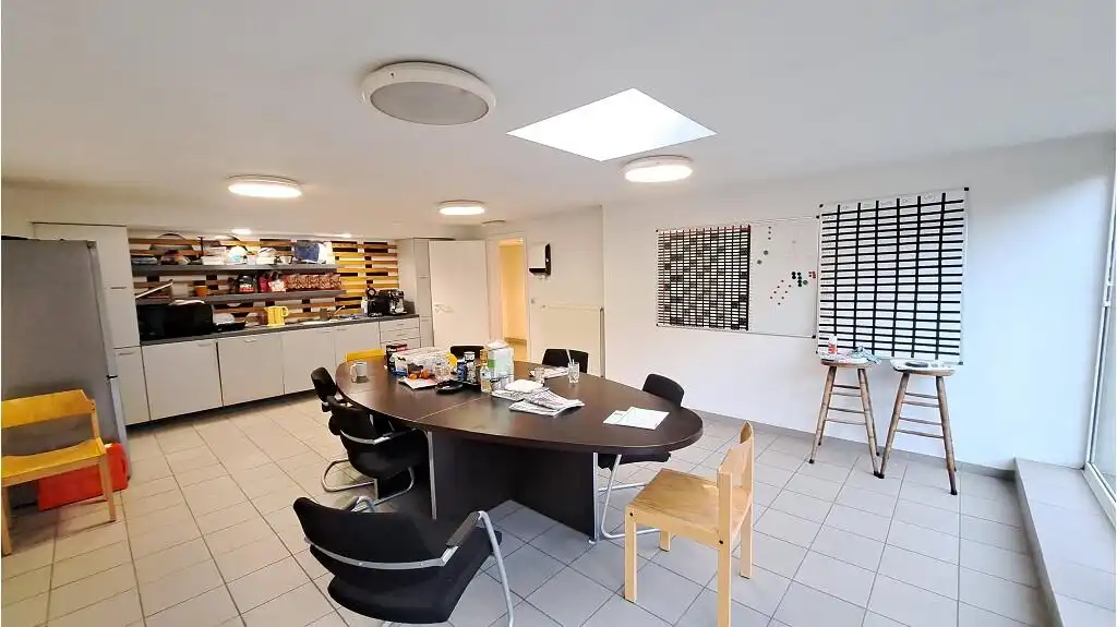 Ruime kantoor- of handelsruimte te huur in Zeebrugge foto 16