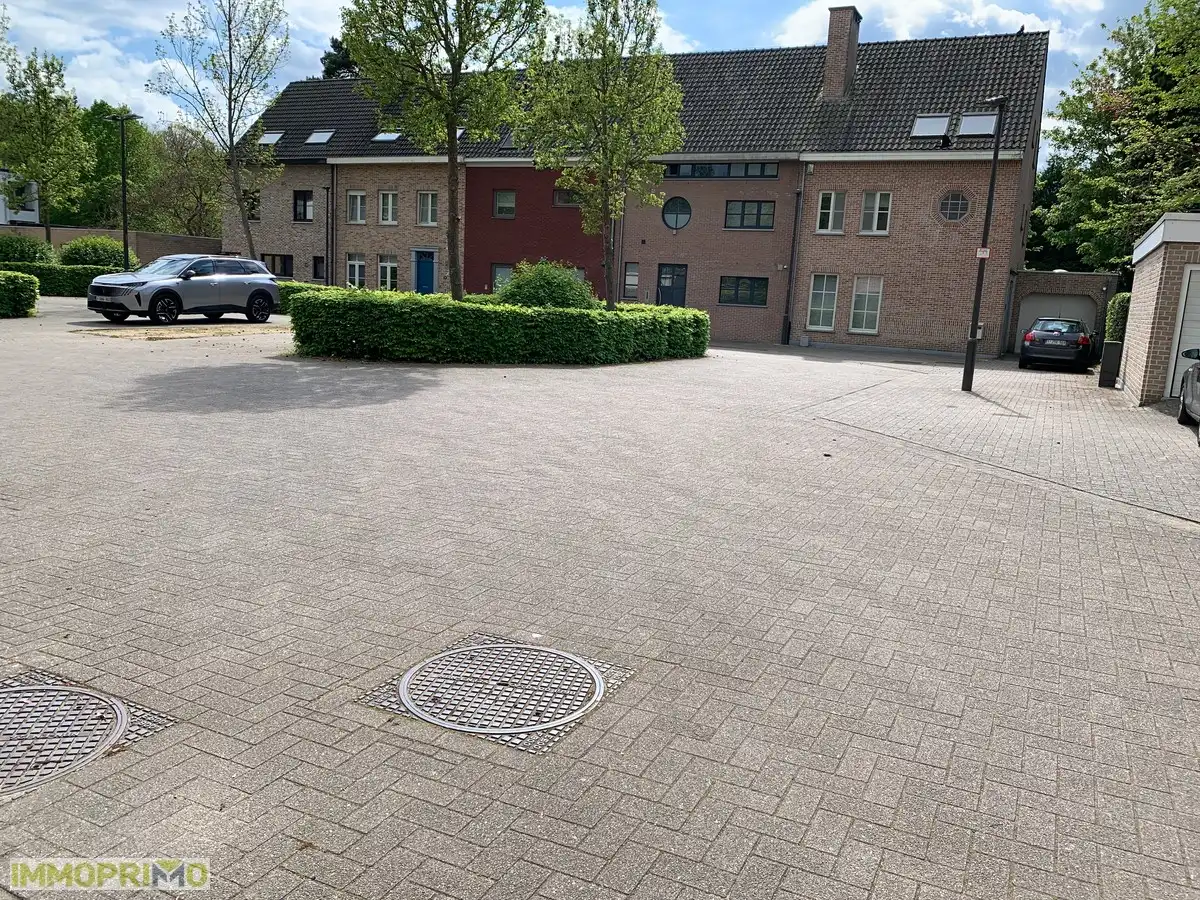 Ruime woning met 4 slaapkamers en garagebox in een woonerf te Mortsel foto 2
