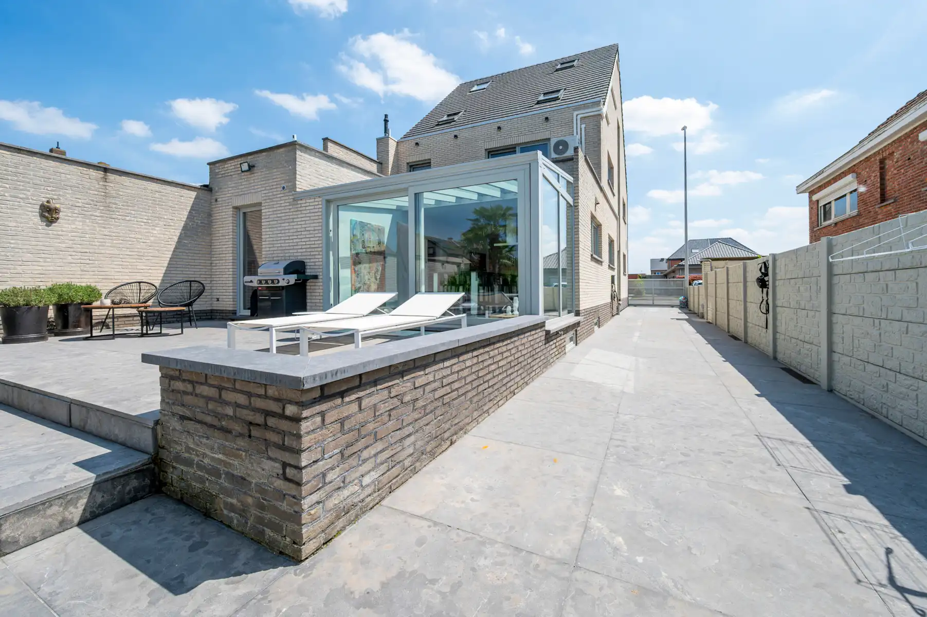 ruime woning met 7 slaapkamers, garage en prachtige tuin foto 25