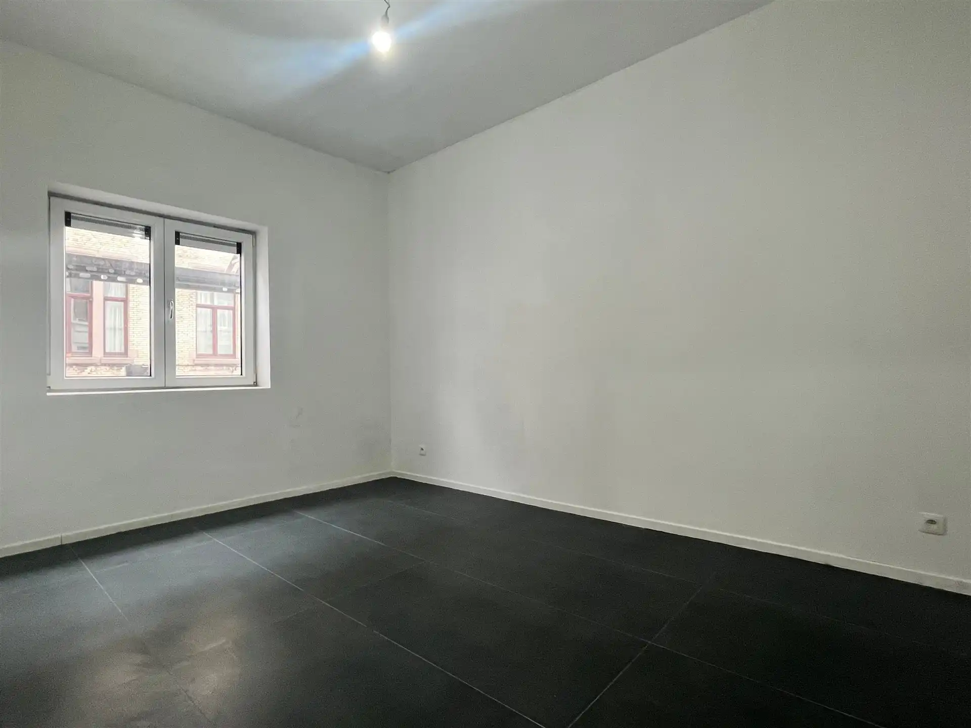 Volledig vernieuwd 2-slaapkamerappartement met gemeenschappelijk terras foto 4