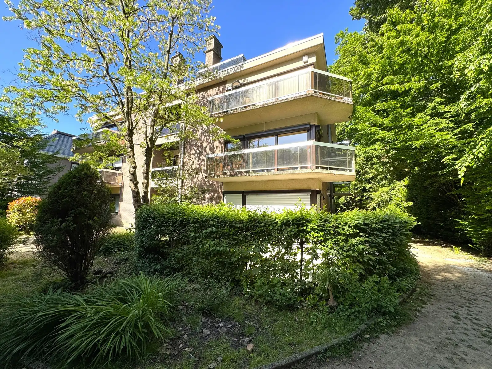OPTIE Appartement in Laken met 2 kamers, 2 terrassen en garage foto 3