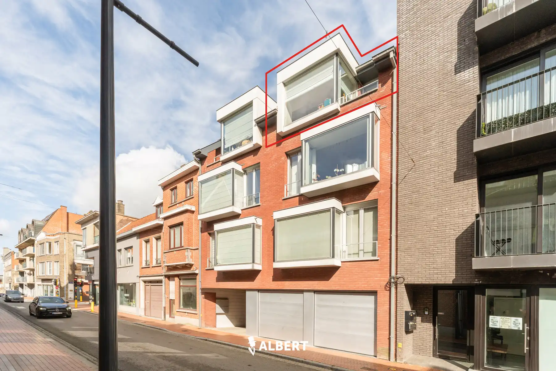 Instapklaar duplexappartement op centrale ligging in Izegem foto {{pictureIndex}}