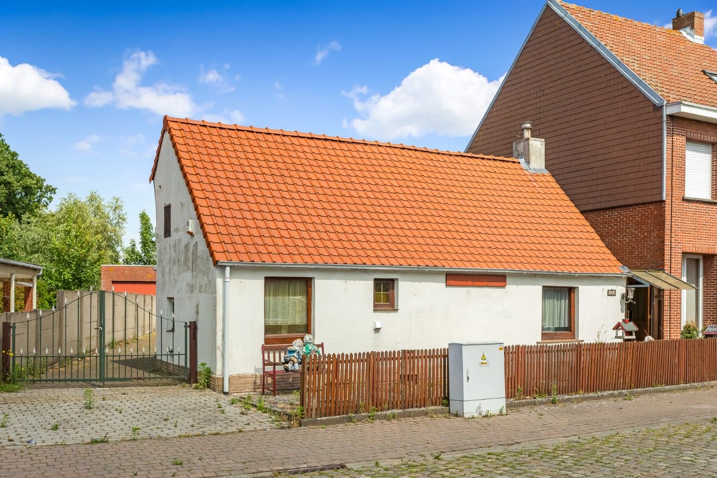 Hoofdfoto van de publicatie: Te renoveren HOB met 2 slpk. en tuin