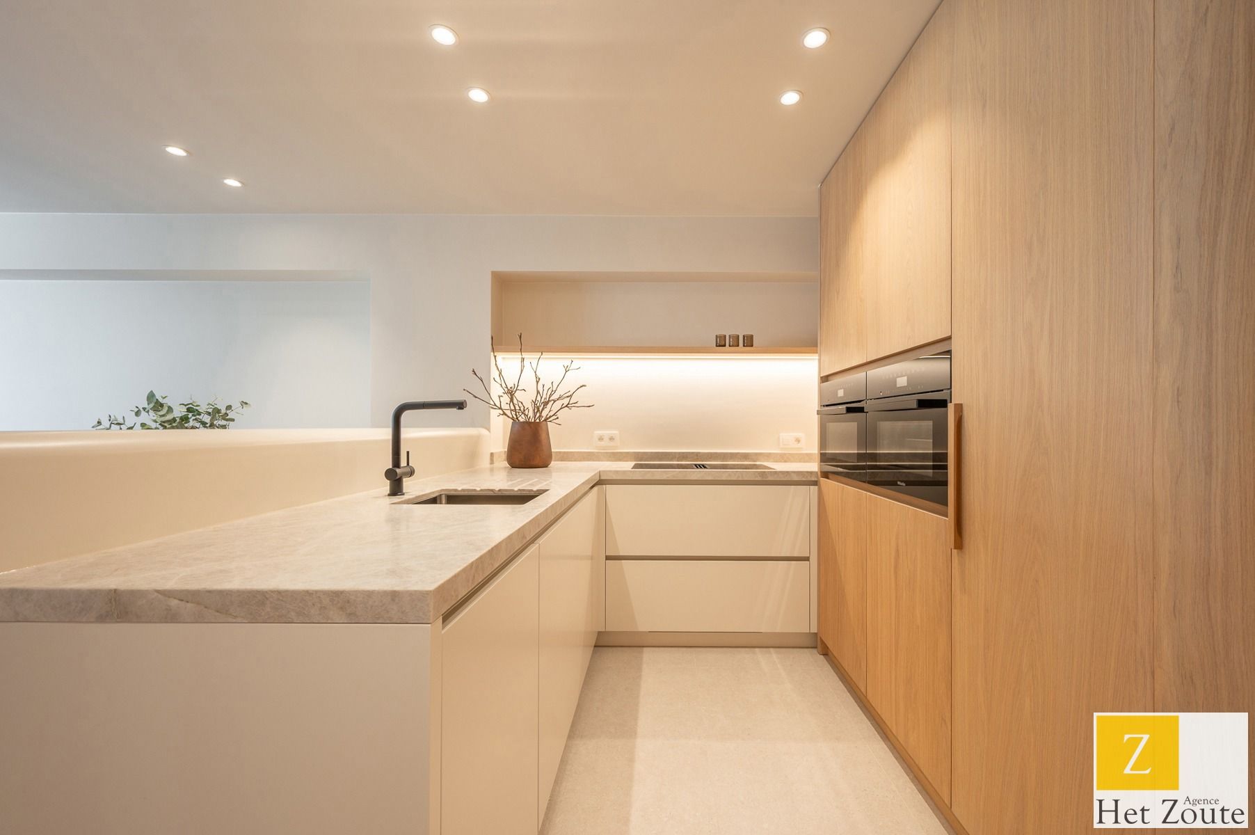 Gerenoveerd appartement op topligging met zeezicht foto 5
