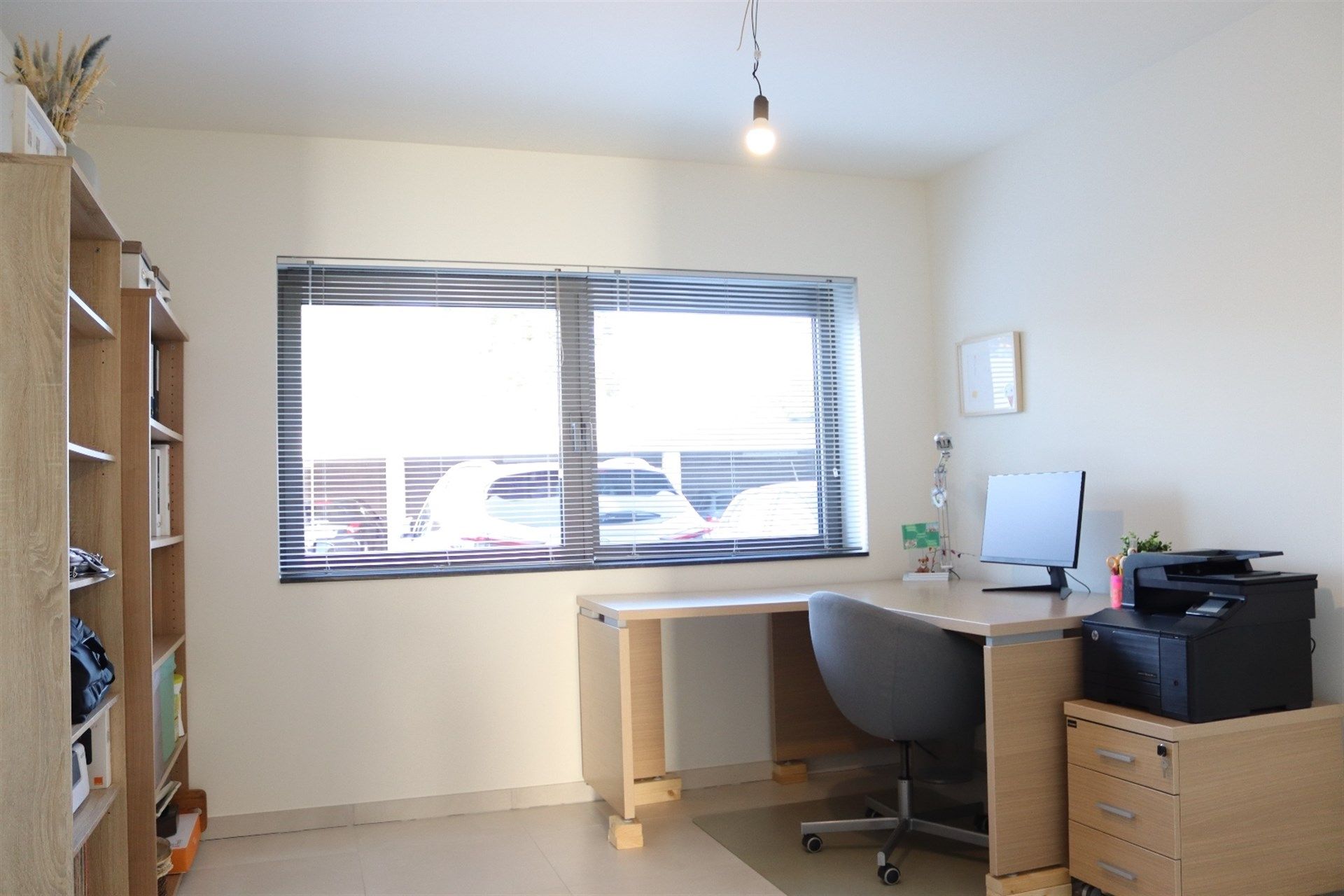 Ruim instapklaar gelijkvloers appartement met terras en caport. foto 11