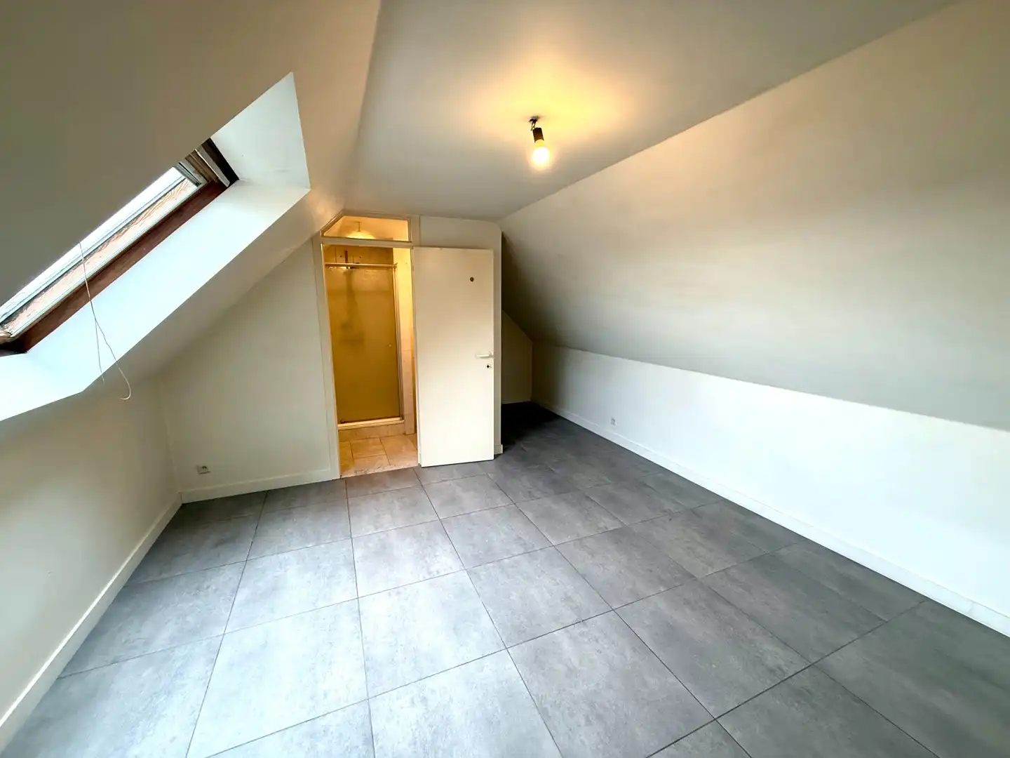 Dakappartement met 2 slaapkamers, 2 douchekamers en parkeerplaats foto 17