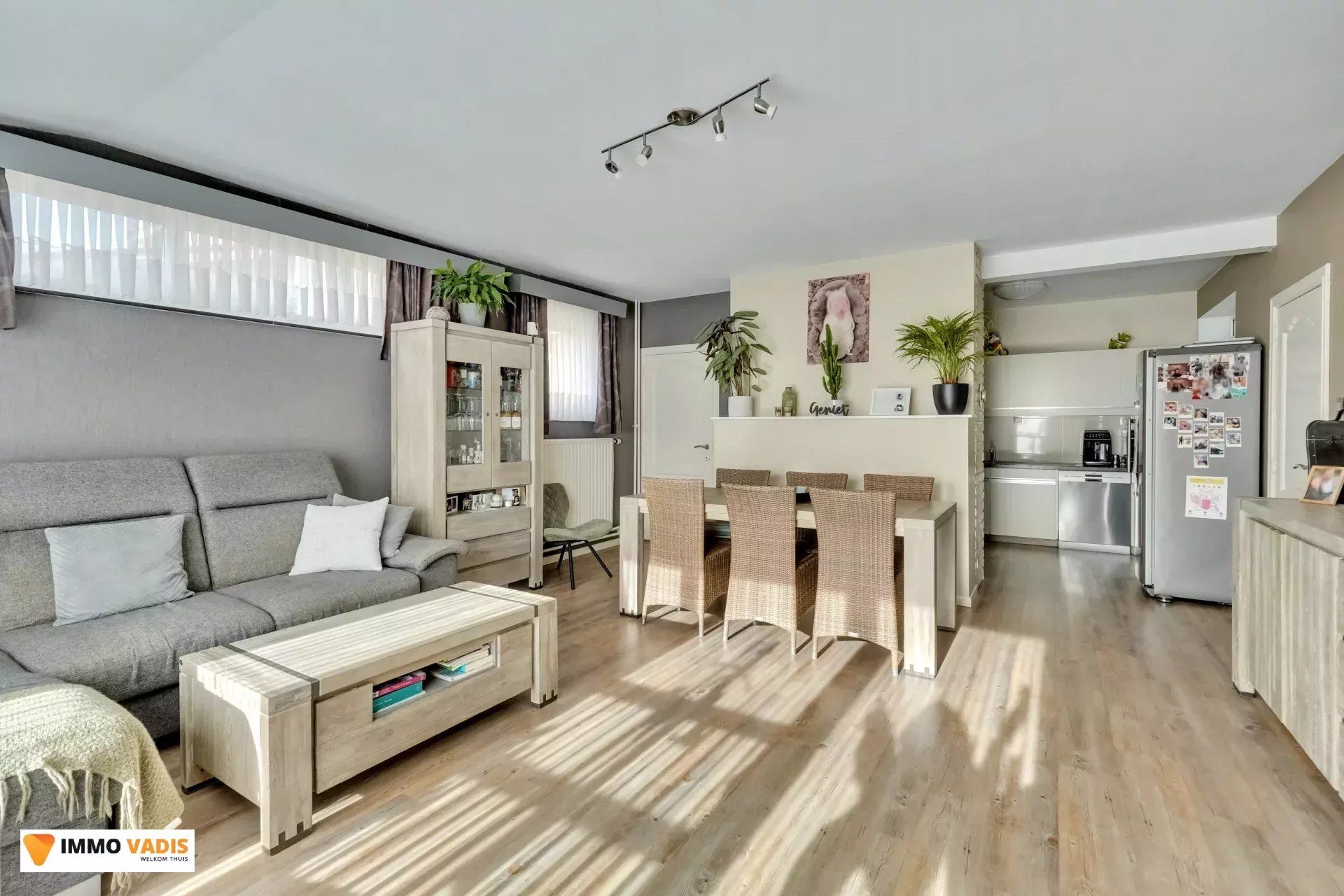 Uitstekend onderhouden HOB woning ,3slaapkamers en 2 garages foto 4