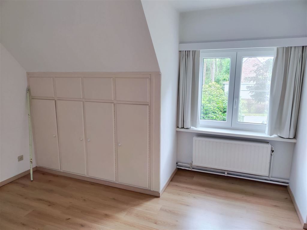Villa in rustige straat foto 15