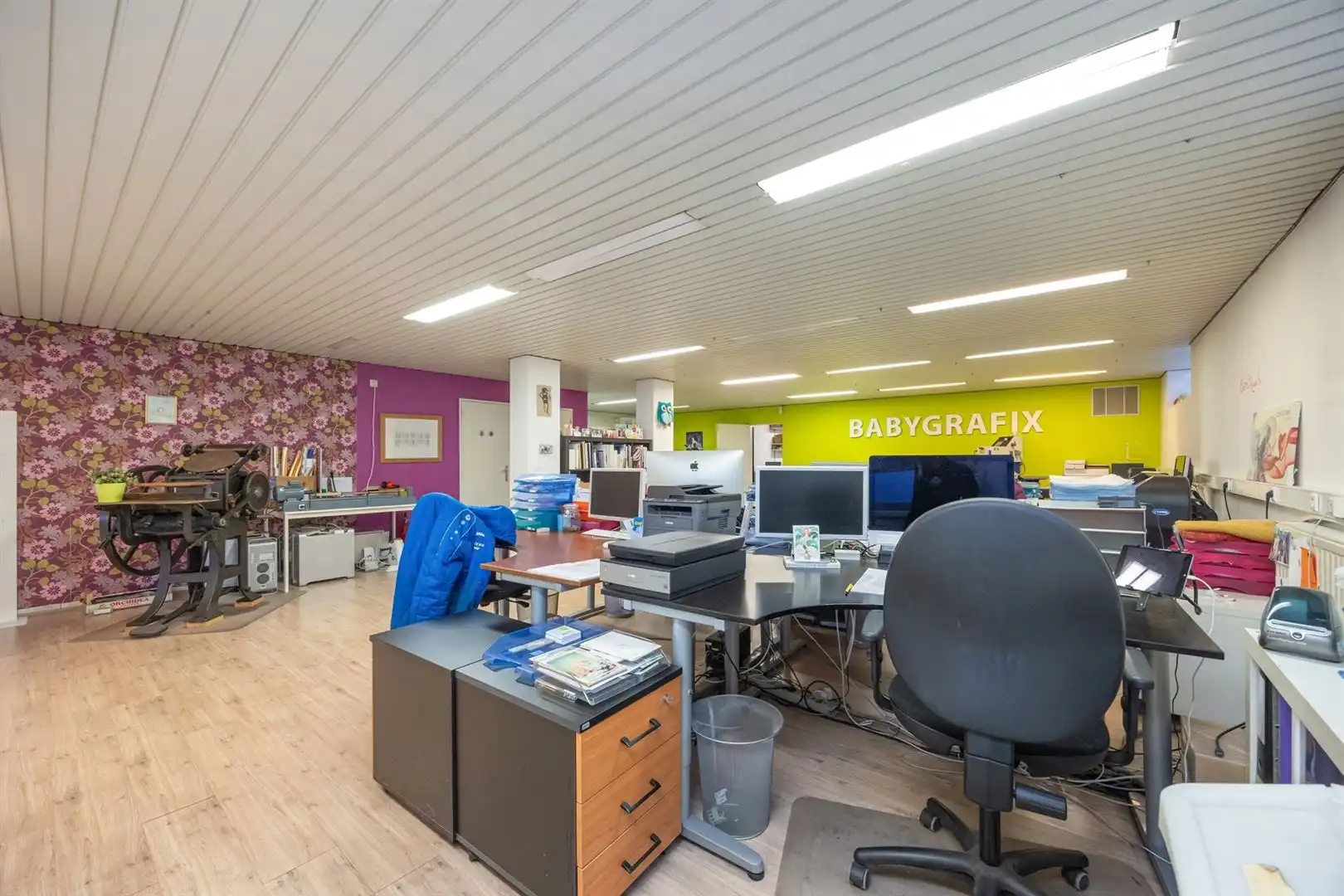 Ruim commercieel gelijkvloers 241m² op toplocatie tegenover AZ Klina foto 9