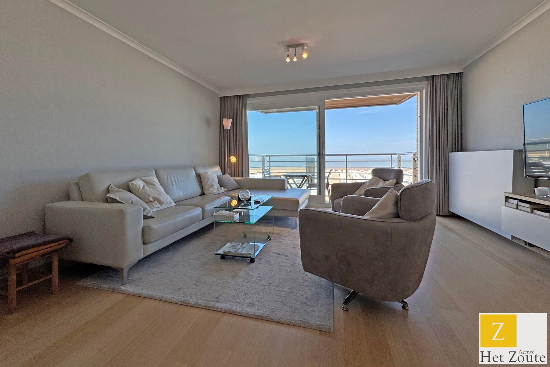 Appartement met frontaal zeezicht te Duinbergen foto 3